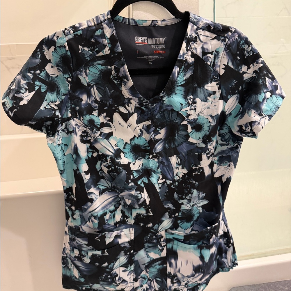 Grey's Anatomy Women's Black, Teal & White Floral V-Neck Scrub Top